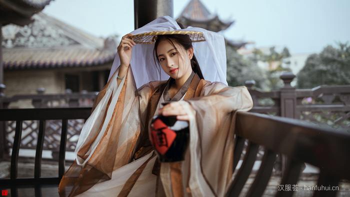 是不是喝酒了的女人背后一定有故事?