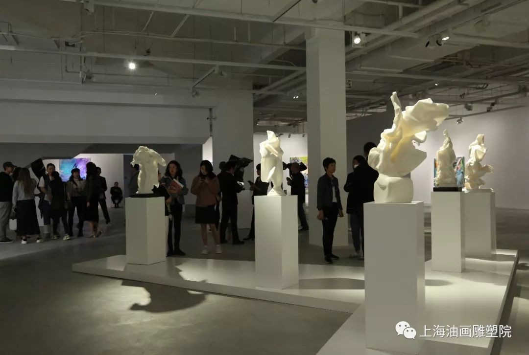 上海油雕院l展览鲲许东荣个展于10月26日在上海油画雕塑院美术馆开幕