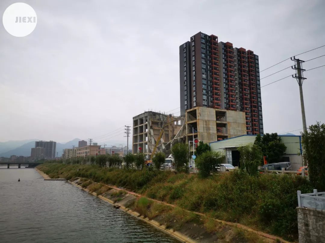 揭西县城一两违建筑正在被强制拆除!