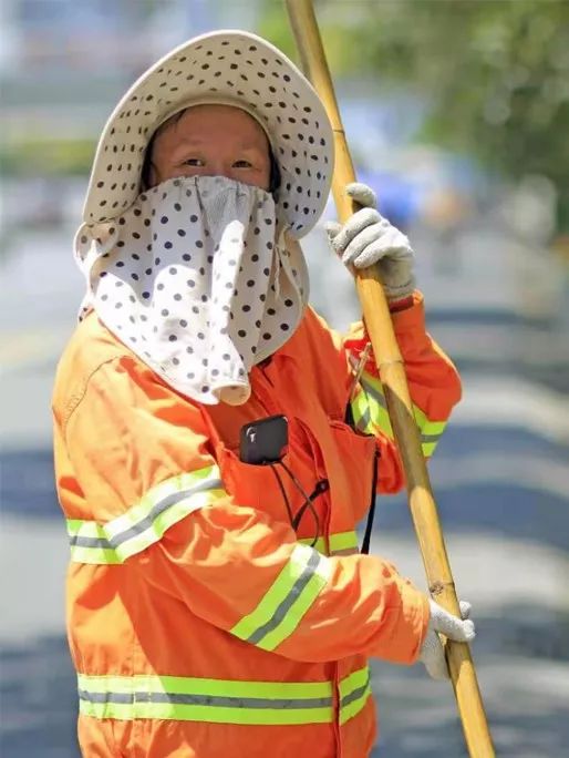 今天是环卫工人节,"最美家乡人"韩加勤昨晚请257人吃了顿饭!