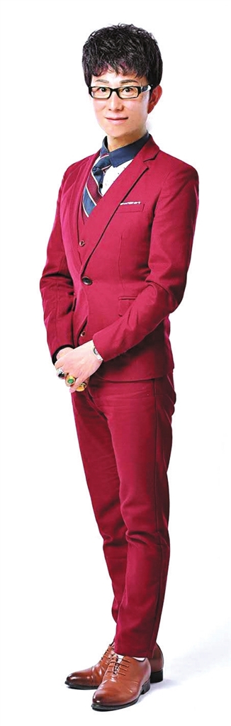 李秋成与潘长江70岁高龄,舞蹈功底依旧扎实李秋成反串《白毛女》中的"