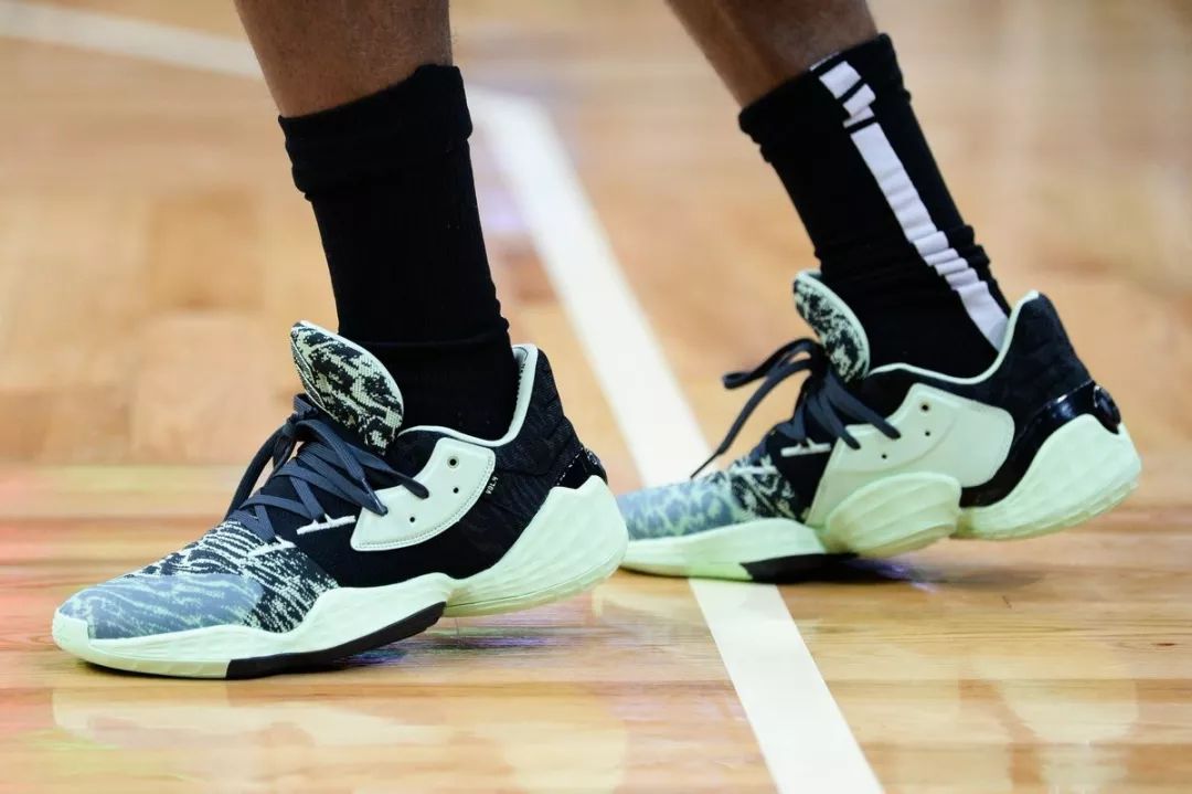 4「glow green」08joe murphyja morant(贾·莫兰特)nike kyrie 5