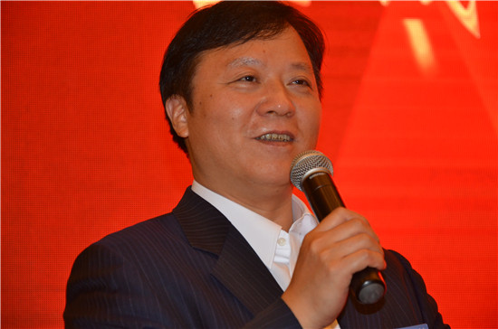 会议通过表决形式,选举朱文明同志担任江苏海洋大学盐城校友会会长,赵