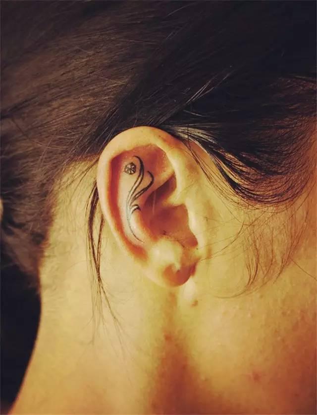 在耳朵上纹身是种什么样的体验