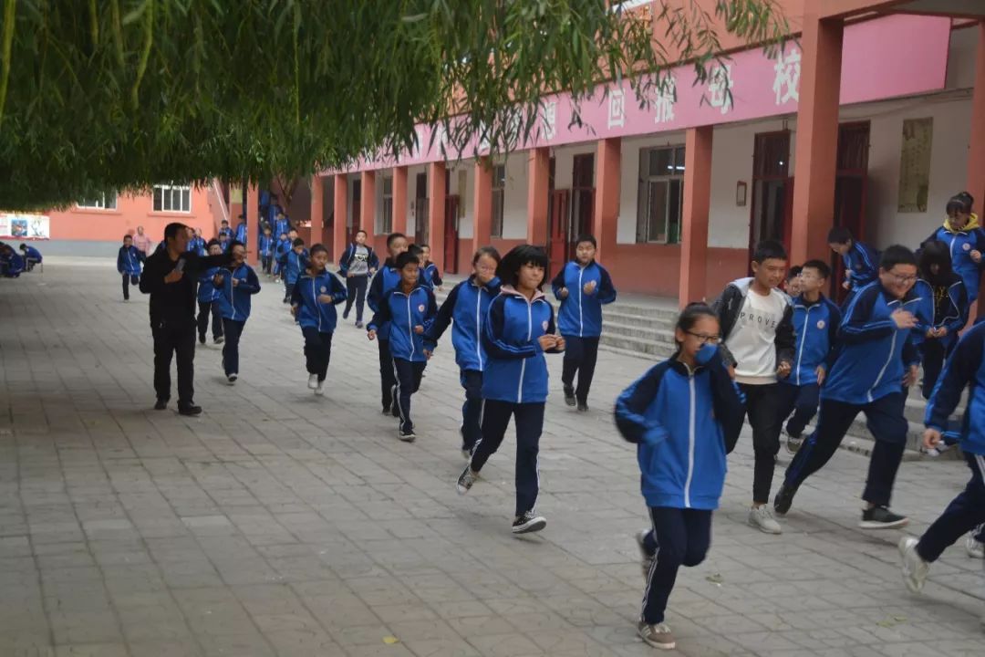 大名三中举行安全逃生演练