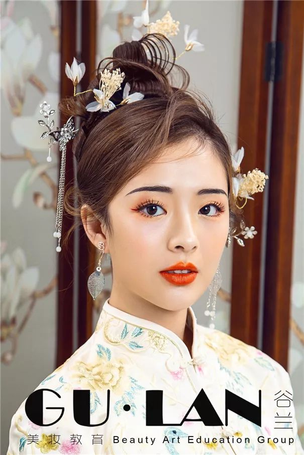 波纹刘海中式新娘造型