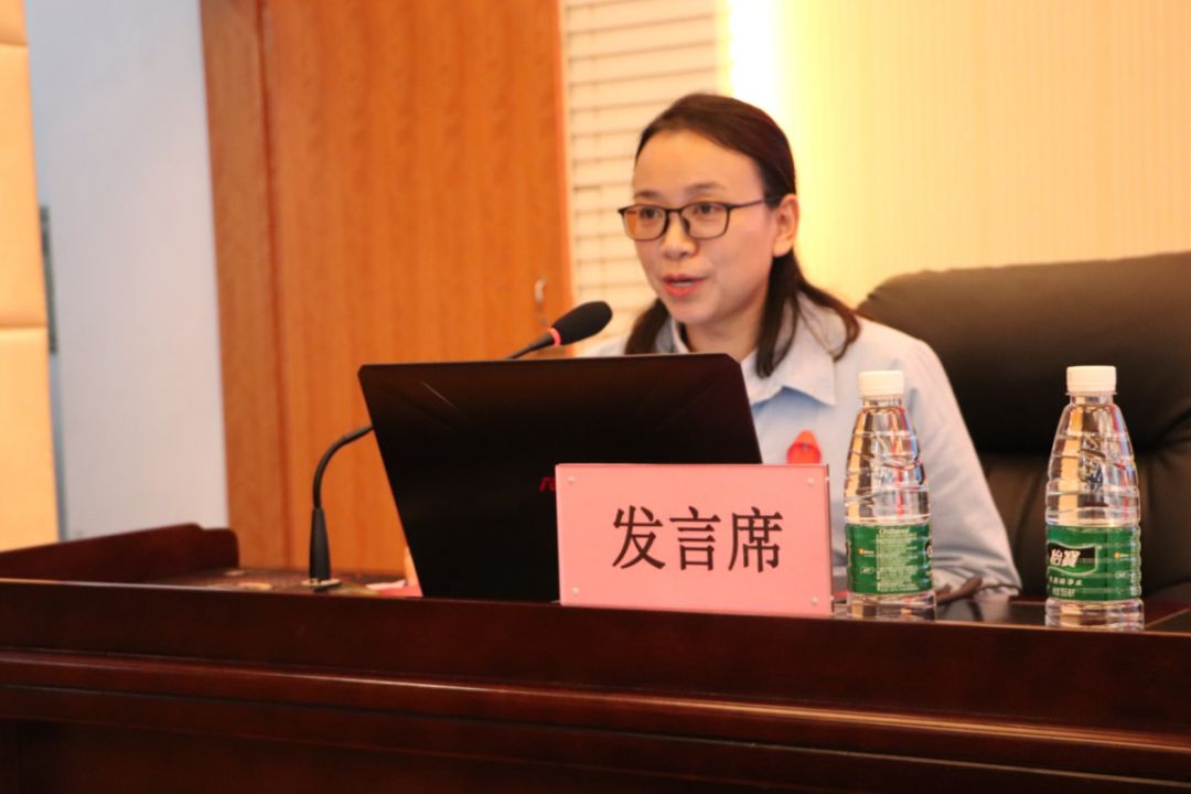 西昌学院团委副书记胡建春作了2019年西昌学院"青春红丝带志愿团"活动