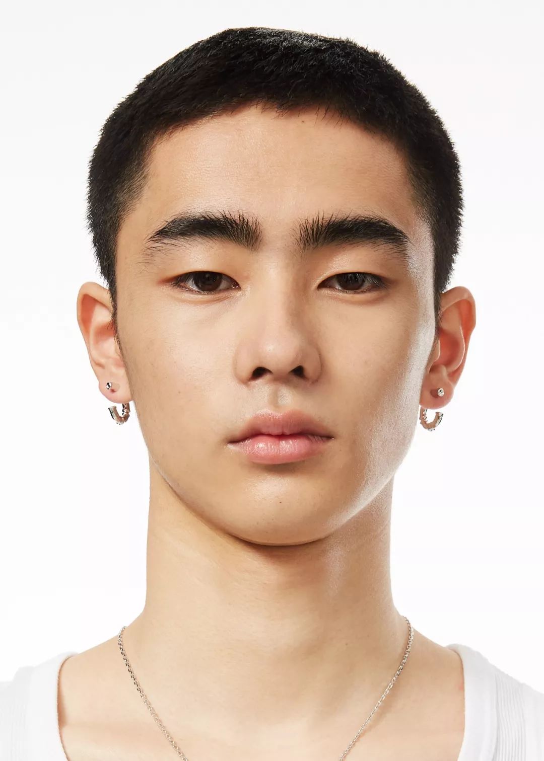 耳环才是检验一个男生潮不潮的重要标准