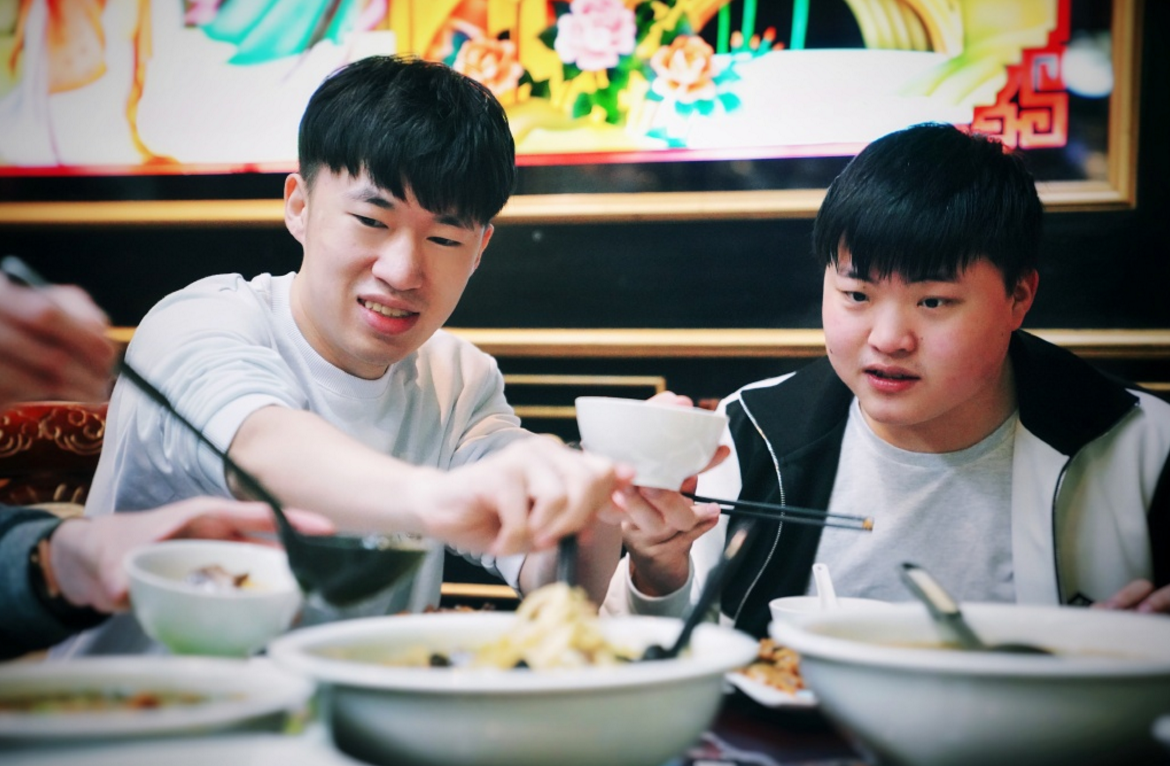 麻辣香锅直播透露rng有2员大将有退役意向正在做心理辅导