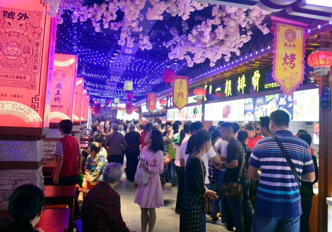 火爆玉林庙王街美食今天开业啦全场美食嗨到翻