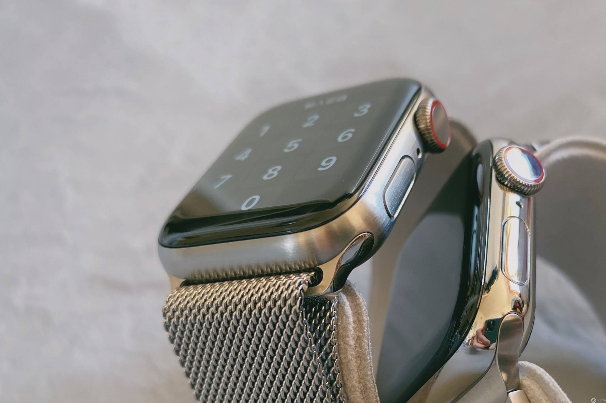 钛金apple watch edition s5 开箱 & 搭配图赏_表带