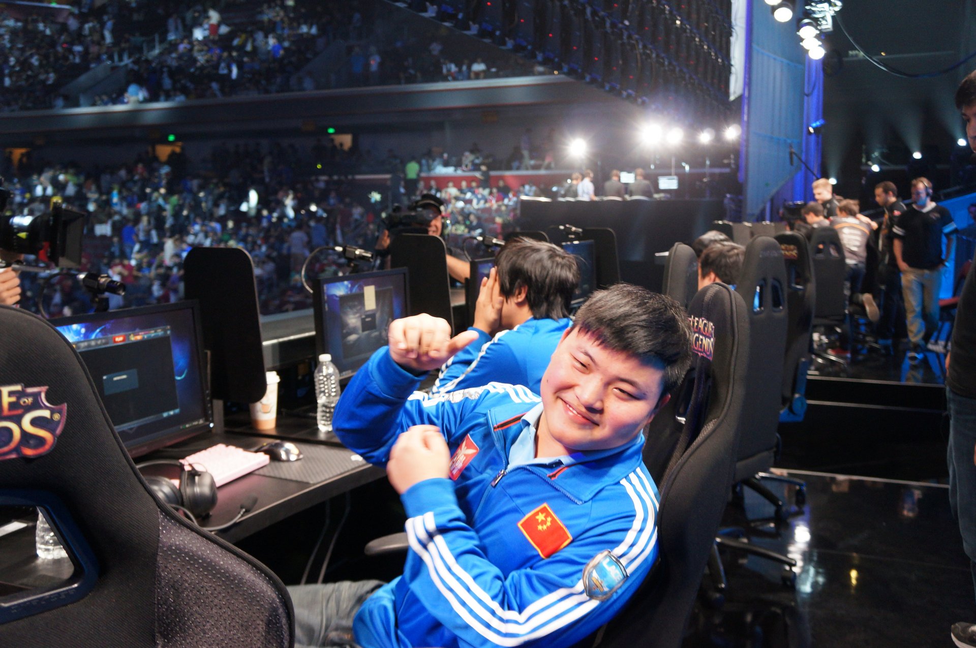 原创就在凌晨ig与fpx晋级lpl却迎来一坏消息s3皇族悲剧要重演