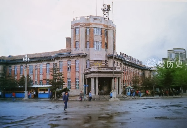 丹东站前广场的铁道局招待所,原为日本人开设的安东旅馆,1945年8月27
