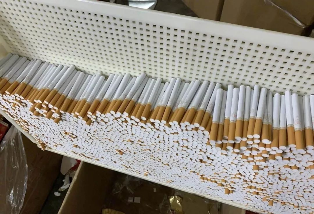 36万支,双喜牌散装烟支285万支,烟丝3600公斤,滤嘴棒80万支,水松纸