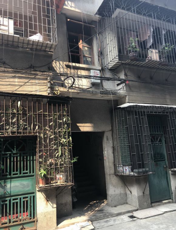 改造前改造后改造后楼道梯级及墙壁(含电灯,扶手)改造前改造后宣传栏