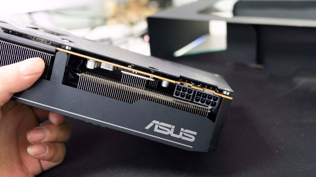 原创amd这回真yes了华硕tufrx5700xtoc版显卡开箱