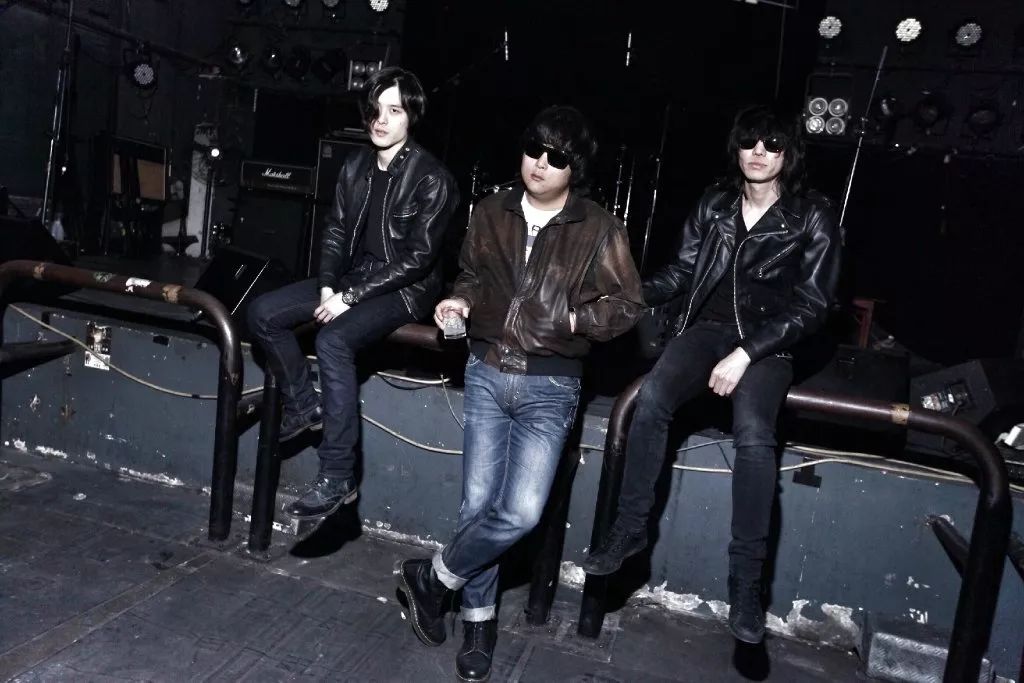 白噪音车库摇滚与摩登风尚融合下的乐队