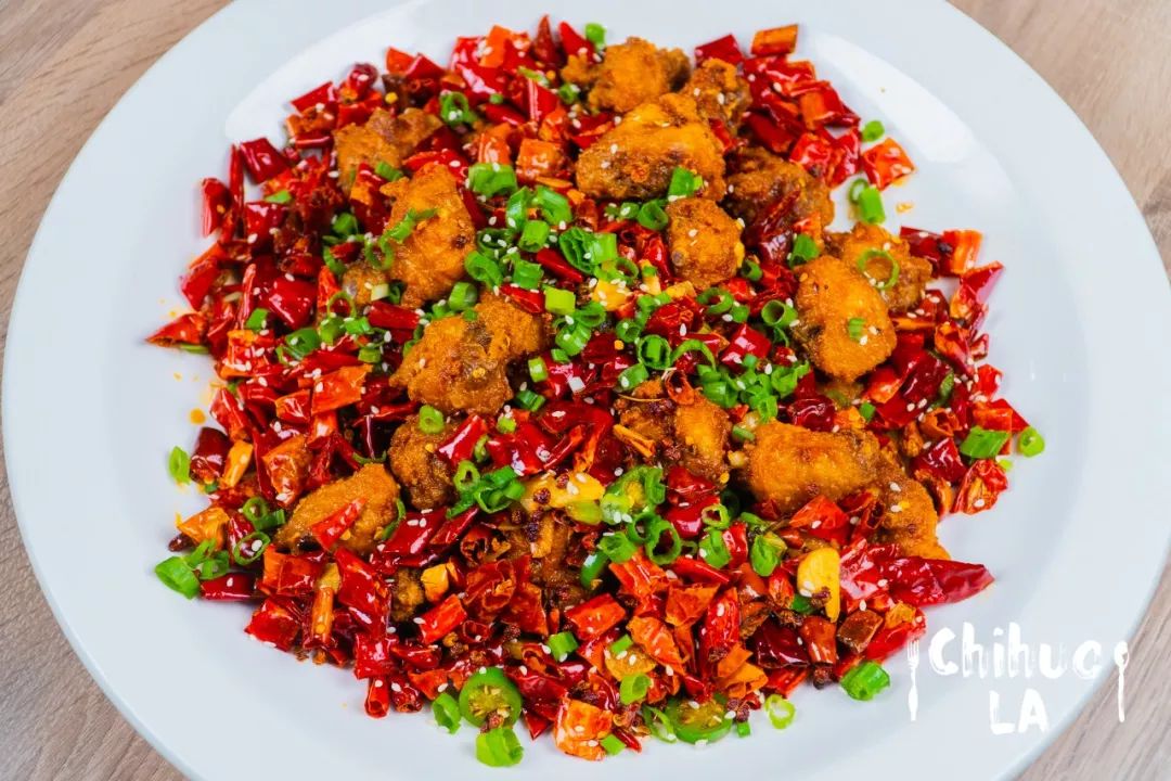 肉汁都被锁在金黄焦脆的鸡皮里,因为全部用的鸡中翅,所以肉质鲜嫩