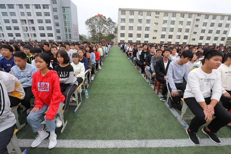 送法进校园走进宁都四中刑庭女法官的这堂课您值得一看