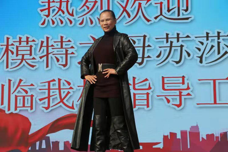 首都艺术家协会会长苏莎女士到平邑县蒙阳新星学校考察指导