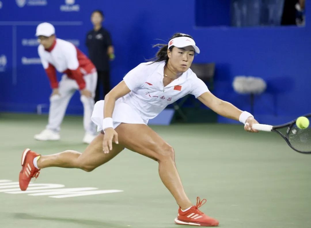 获得女子单打冠军的中国选手韩馨蕴在比赛中.