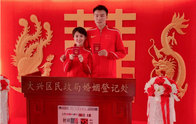 的女友,浙江跳远名将陆敏佳在微博上晒出了参加李金哲婚礼的照片