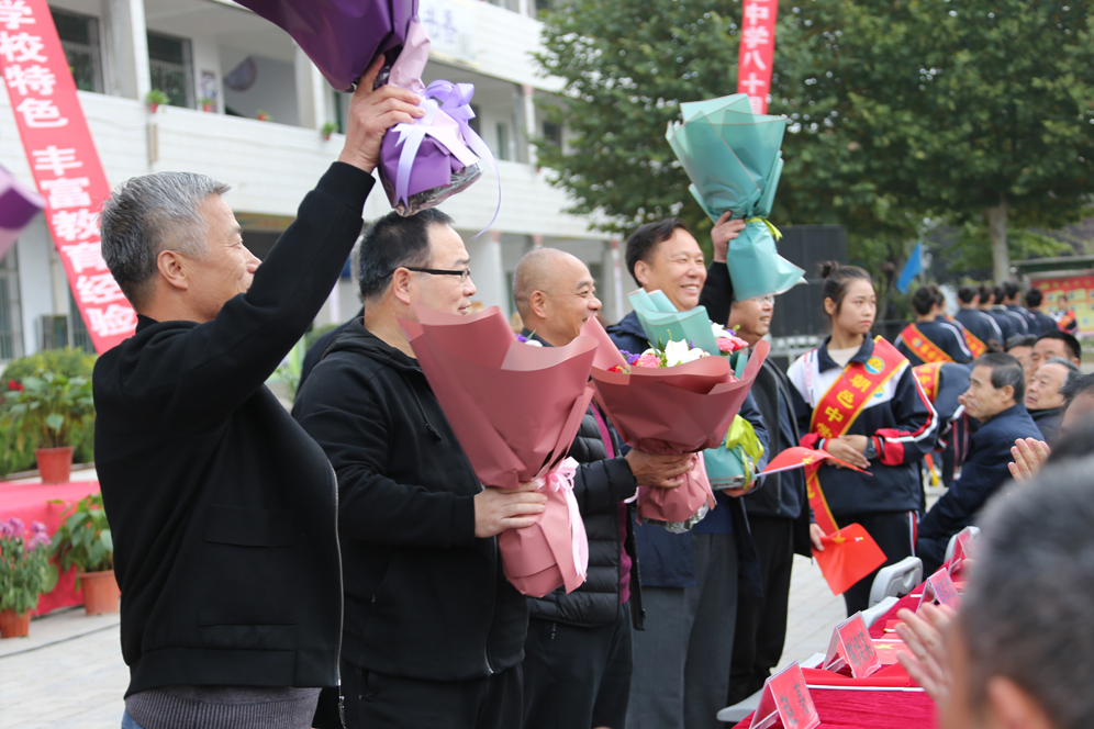 大荔朝邑中学80年校庆600校友回娘家重温难以割舍的校园情