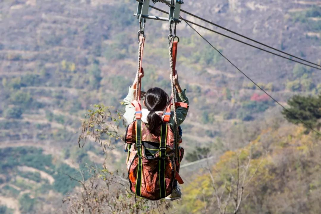 堪称齐鲁第一滑道的龙门山景区的滑道是最长的滑道,你坐上滑道有种