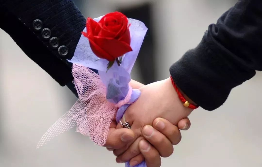 河源阿哥表示难受男比女多约十万人相亲现场的香饽饽也变了