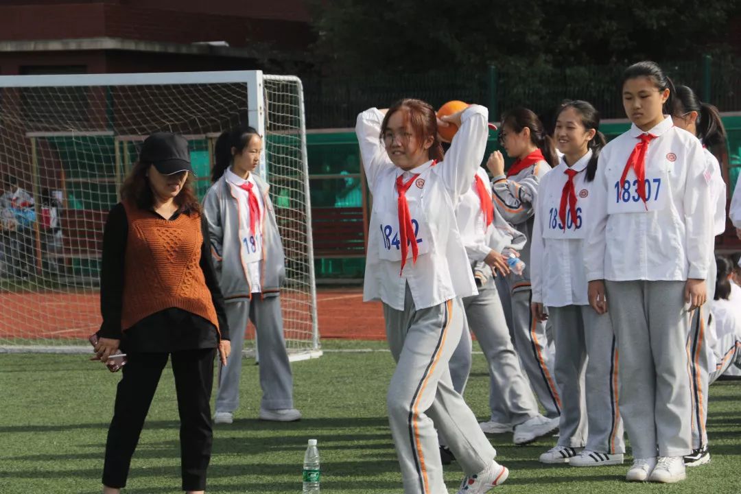 七彩成长|实美竞逐梦 青春齐悦动 ——实验中学举行第二十六届校田径