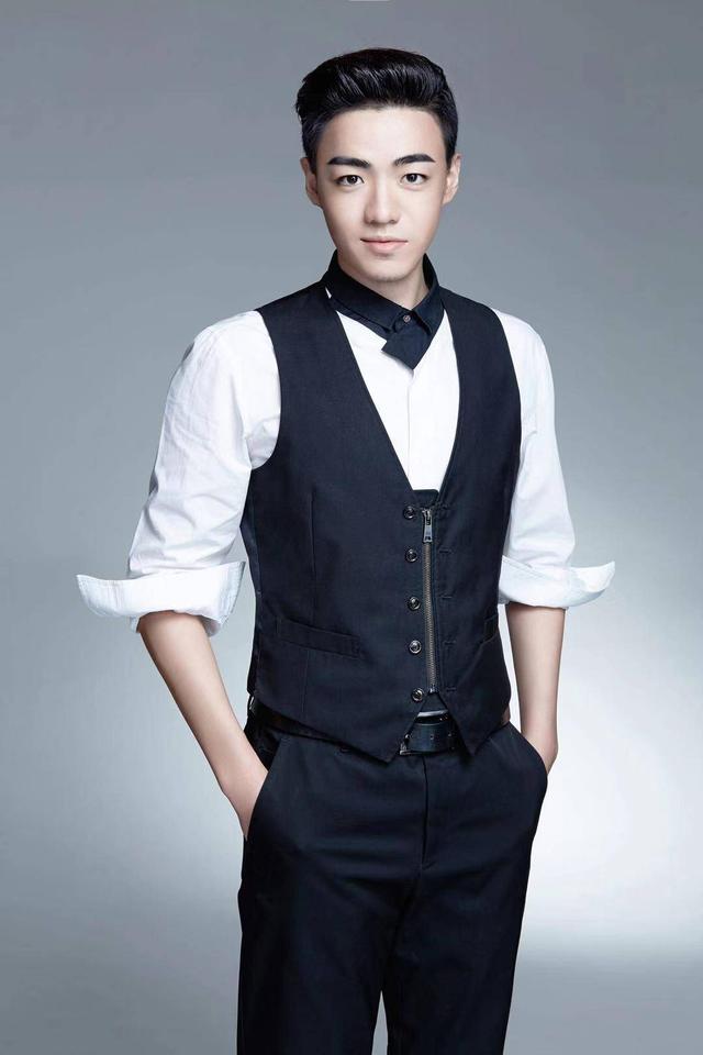 再到纽约大学音乐剧表演和曼哈顿音乐学院古典歌剧双硕士,金圣权在逐