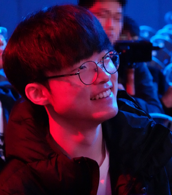 lol李哥身世曝光faker是单亲家庭父亲对其寄满了厚爱