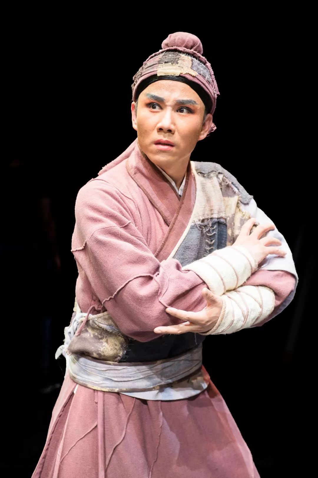 冯诚彦饰演田二哥1982年出生,专攻老生.