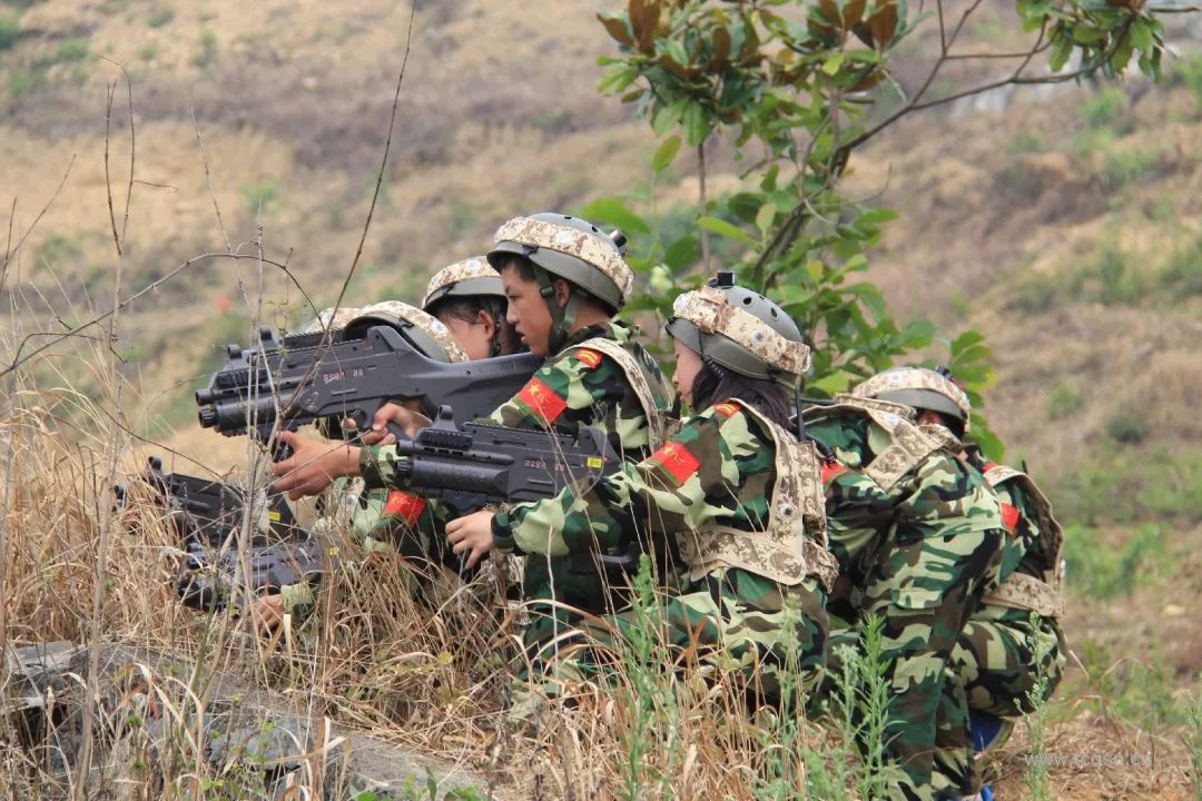 少年真人cs枪战只需40元每周六周日上午下午各一场