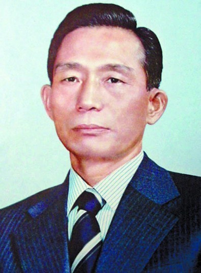 没有军权,经济被财阀控制,美国对韩国的渗透已经无孔不入?_李承晚