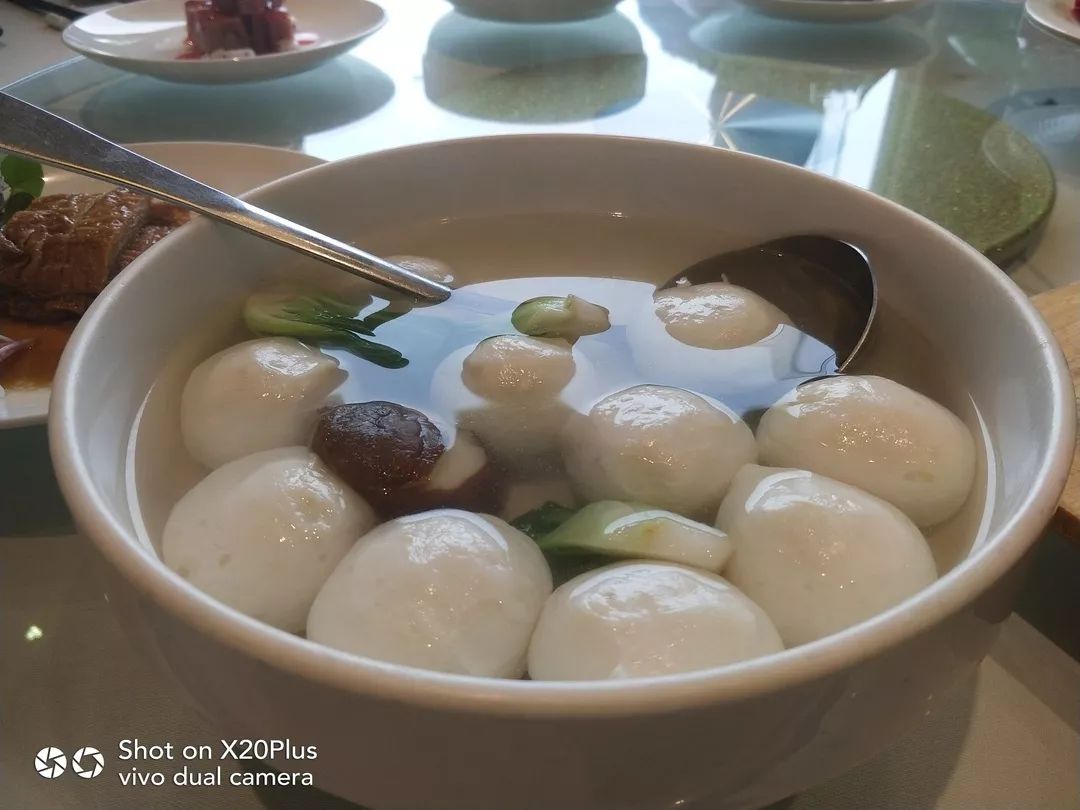 杭帮菜部分菜单:西湖糖藕,素烧鹅,熏鱼,干炸响铃,龙井虾仁,宋嫂鱼羹