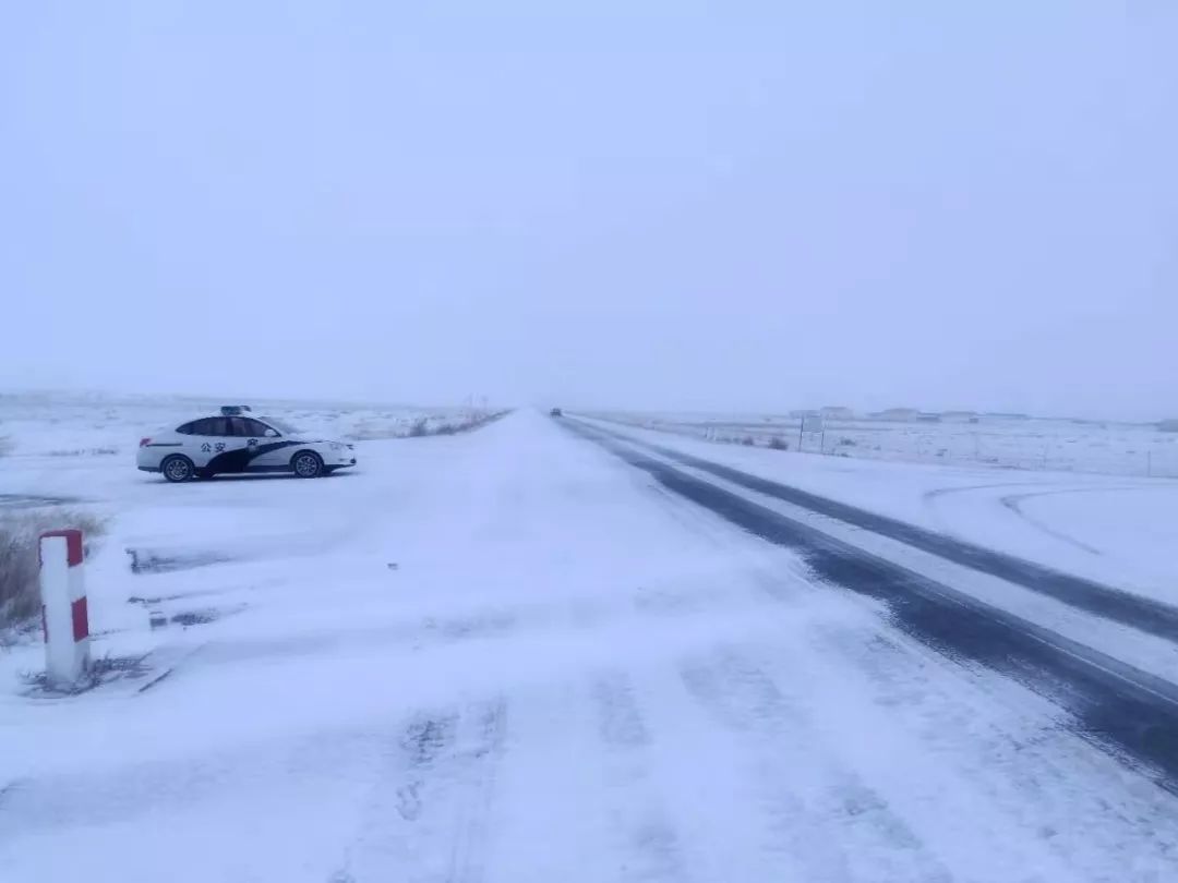 锡盟路况信息部分路段有积雪风吹雪白毛风天气能见度低