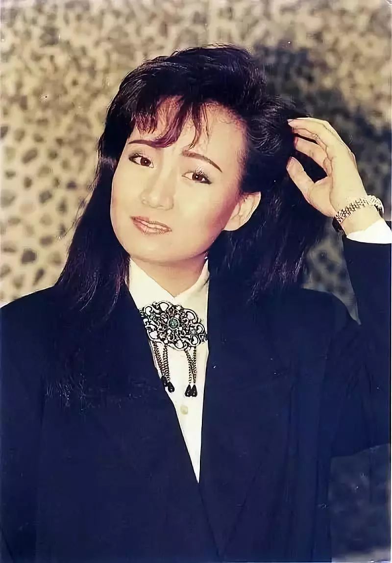 前tvb花旦曾传与邓萃雯不和,48岁才结婚仍不觉太迟!_香港