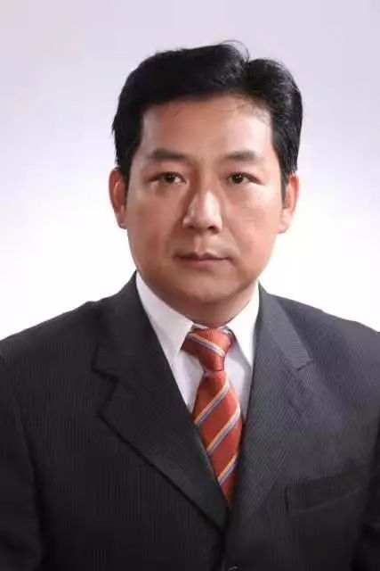 忠大业传媒董事长杨利堃鲸世科技创始人,总经理杨 夏新湃传媒首席内容