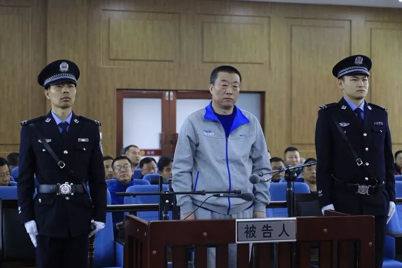 桦川县原林业局局长魏文利案开庭丨邮政局长套取公款违规发放交通补贴