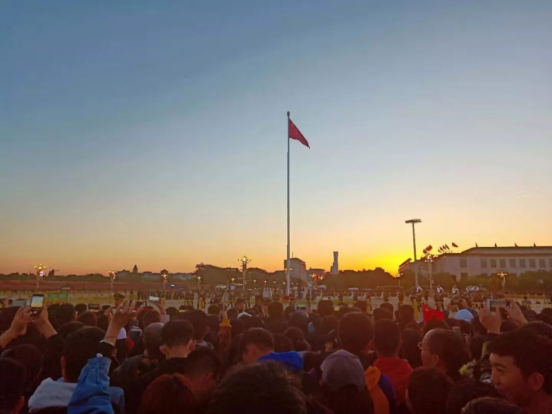 法雨期刊中国红旭日东升赤朱丹彤