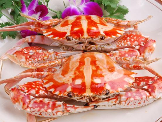 清蒸红花蟹材料:红花蟹,姜丝,盐,料酒做法:1.