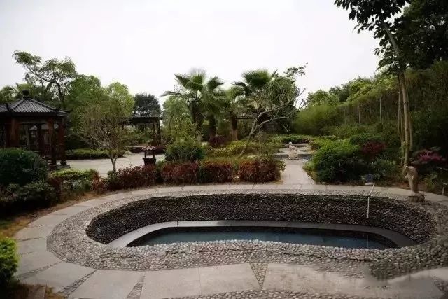 萩芦的温泉资源丰富,地下水质好,水流充沛.