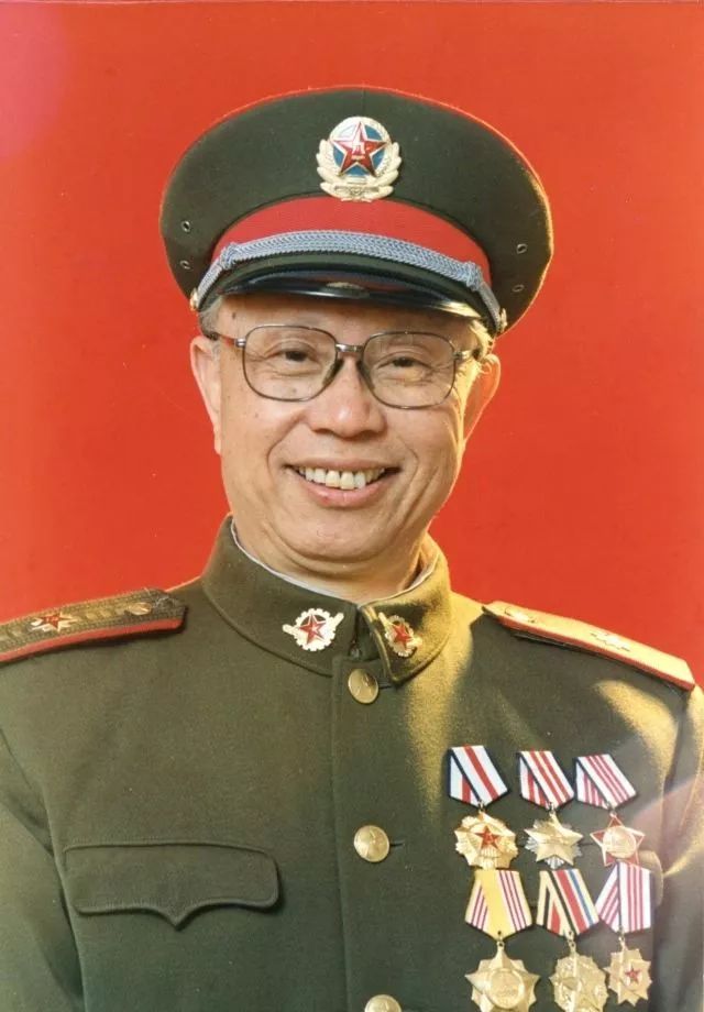 铁源简介:原名石铁源,国家一级作曲,著名军旅作曲家,中国十大音乐家之