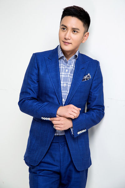 高颜值实力演员王仁君明星植入明星翻包合作流程