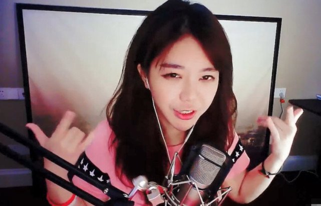 刘飞儿作为炉石传说的一个游戏女主播,是非常赤手可热的,这一点通过她