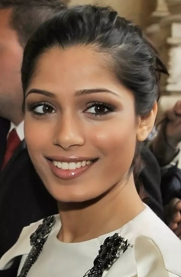 《贫民窟的百万富翁》:在一个印度女明星成名之后_索尼娅