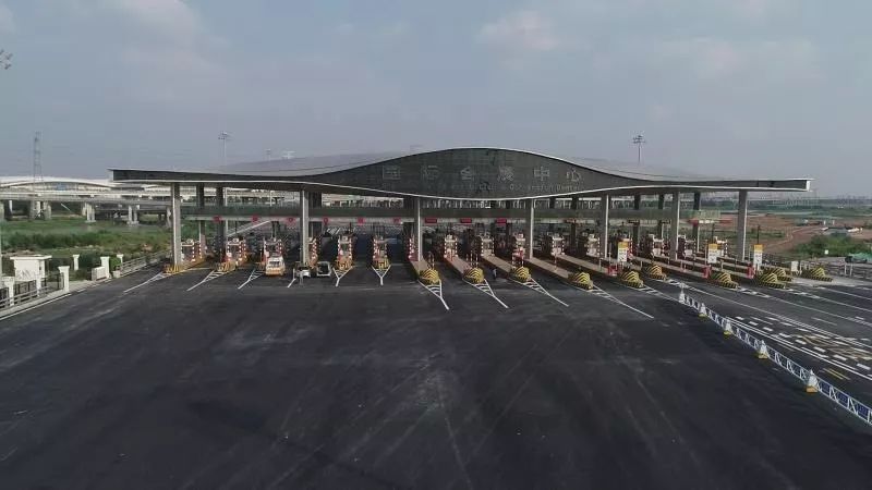 图源:人民深圳经过测算,从前海收费站上沿江高速至会展中心仅耗时15