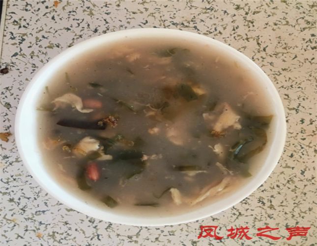 口感极爽滑,一碗下去,舒心养胃,用丰县话说就是"赏运"~这种粥缸越来越