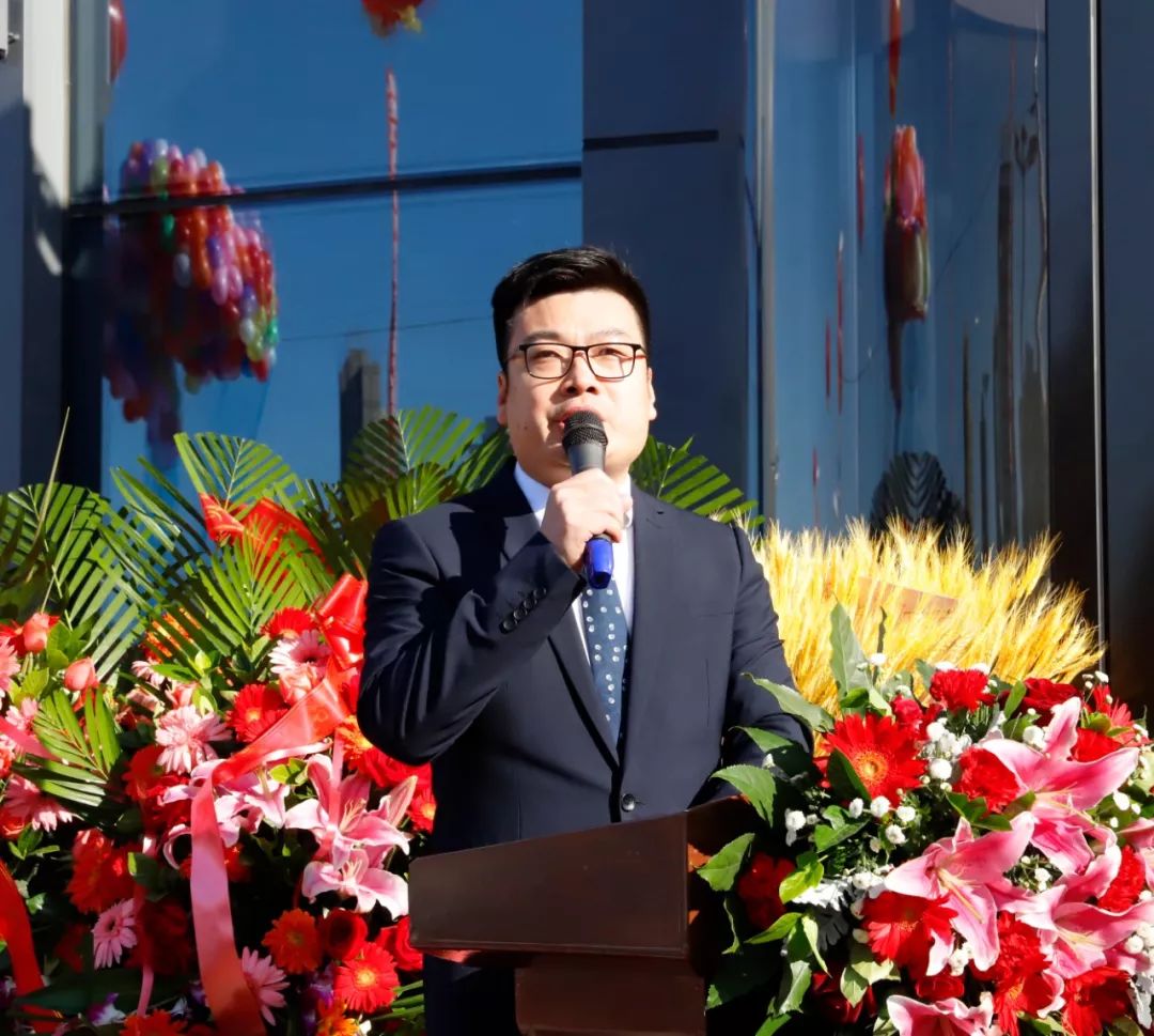 人王忠林,董事长王立东,总裁王立辉,华住酒店集团代表罗童连,黑龙江省